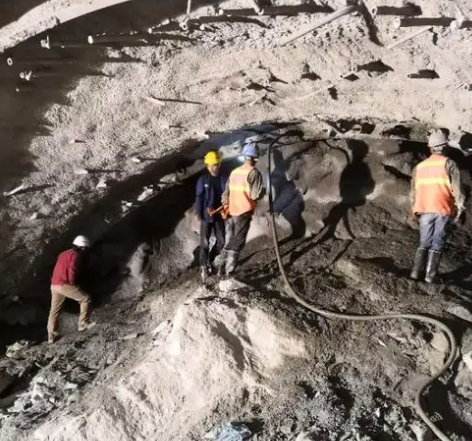 华安拱顶带模注浆料的施工流程及注意事项